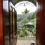 красний краєвид Яремча